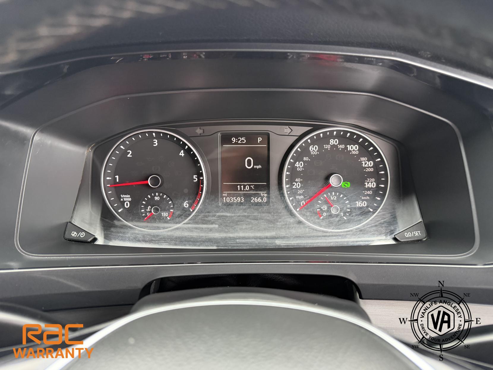 Volkswagen Transporter  2.0 BiTDI T32 BlueMotion Tech Highline Kombi Double Cab 5dr Diesel DSG FWD SWB Euro 6 (s/s) (204 ps)