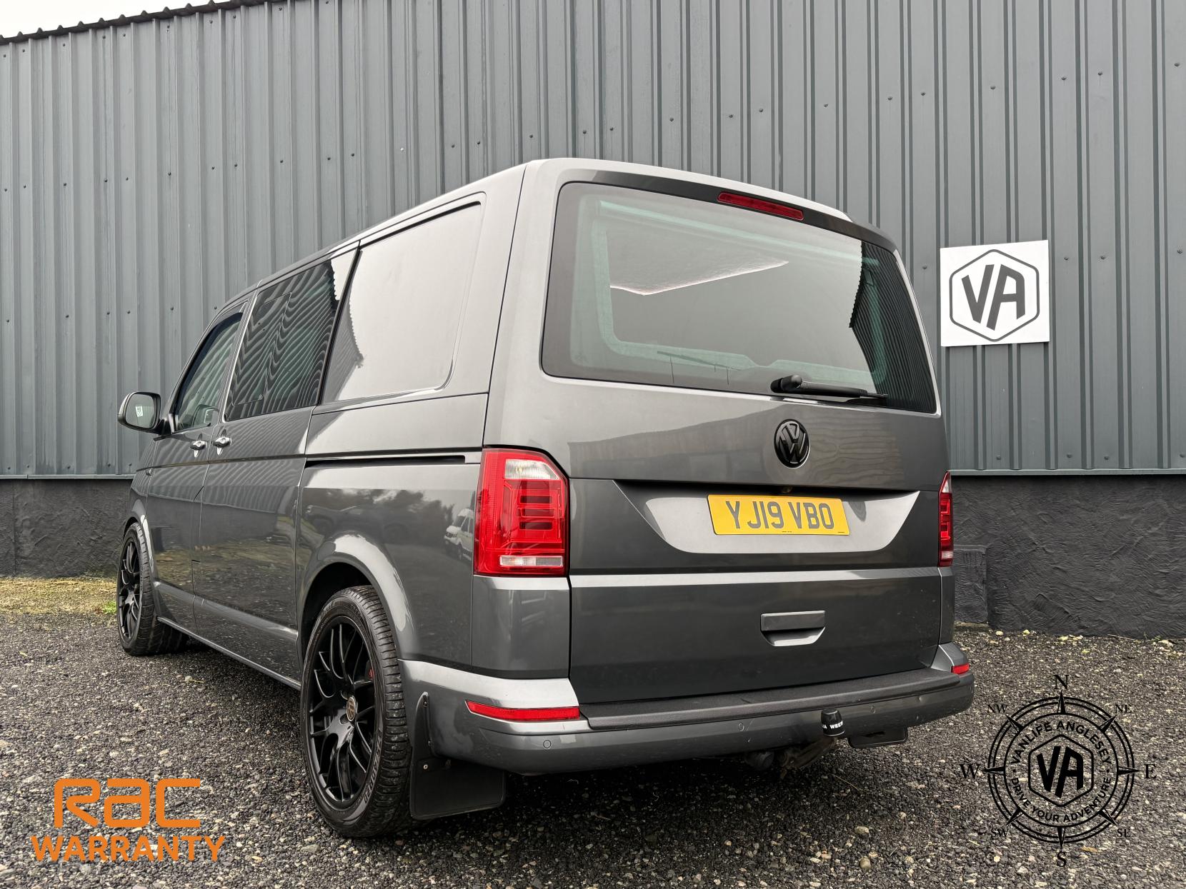 Volkswagen Transporter  2.0 BiTDI T32 BlueMotion Tech Highline Kombi Double Cab 5dr Diesel DSG FWD SWB Euro 6 (s/s) (204 ps)