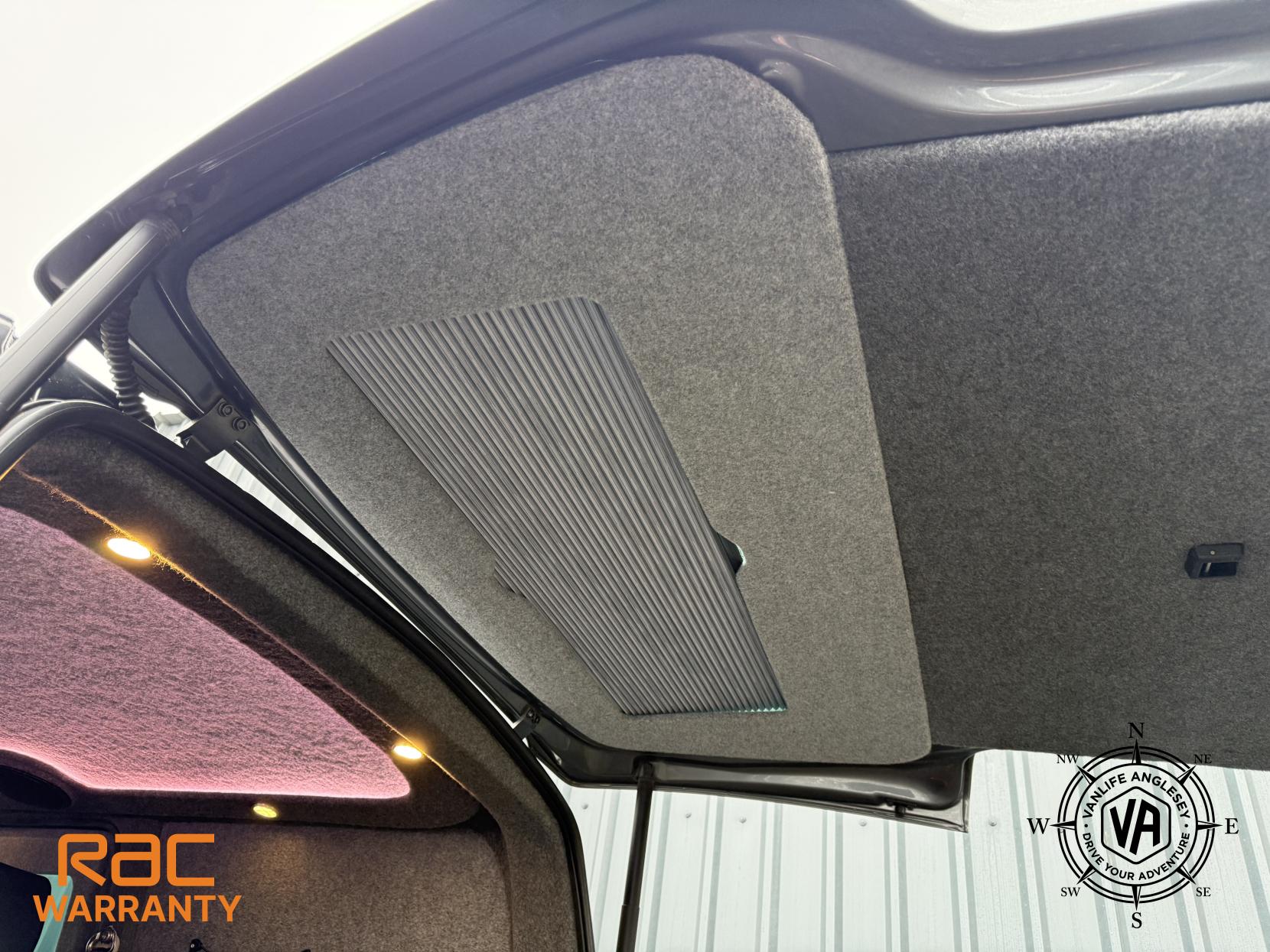 Volkswagen Transporter  2.0 BiTDI T32 BlueMotion Tech Highline Kombi Double Cab 5dr Diesel DSG FWD SWB Euro 6 (s/s) (204 ps)