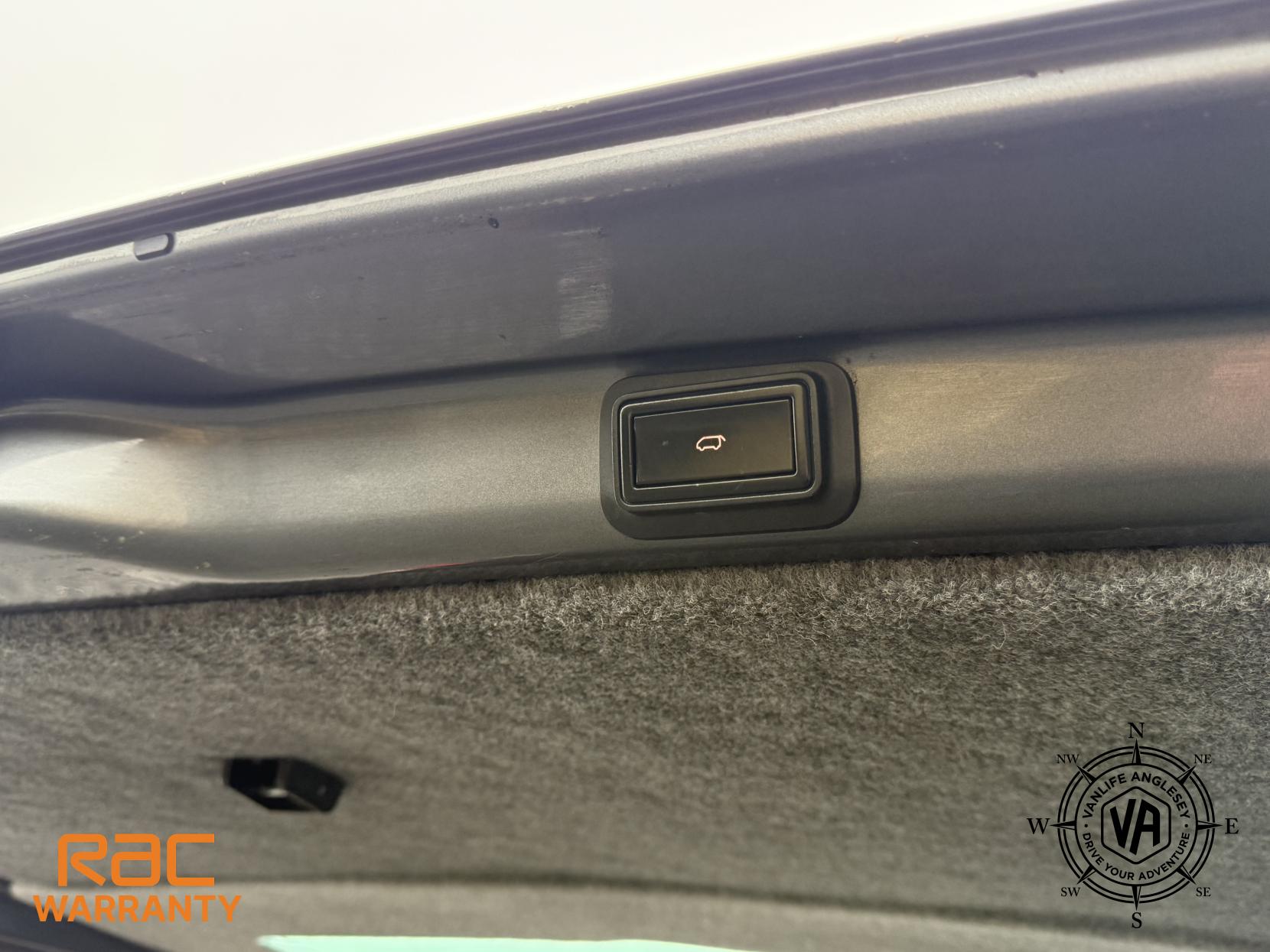 Volkswagen Transporter  2.0 BiTDI T32 BlueMotion Tech Highline Kombi Double Cab 5dr Diesel DSG FWD SWB Euro 6 (s/s) (204 ps)