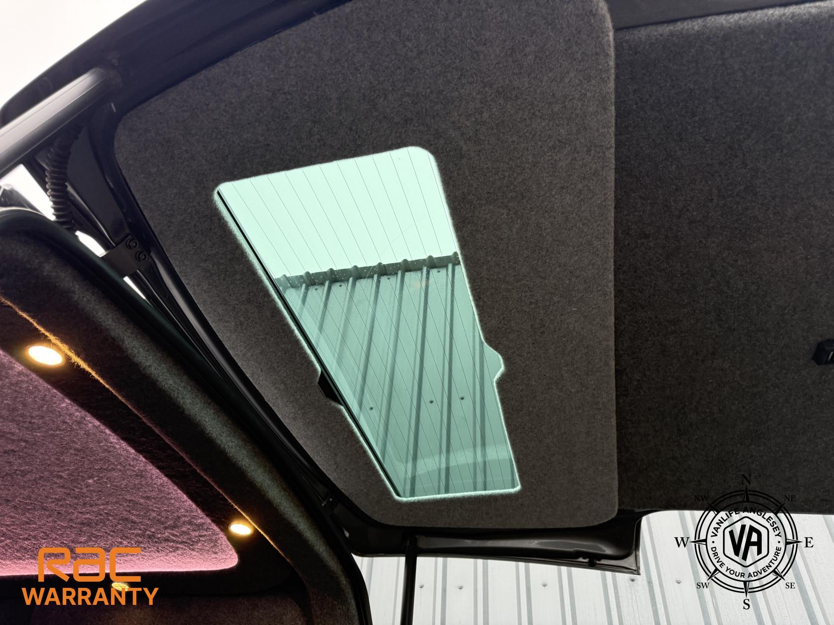 Volkswagen Transporter  2.0 BiTDI T32 BlueMotion Tech Highline Kombi Double Cab 5dr Diesel DSG FWD SWB Euro 6 (s/s) (204 ps)