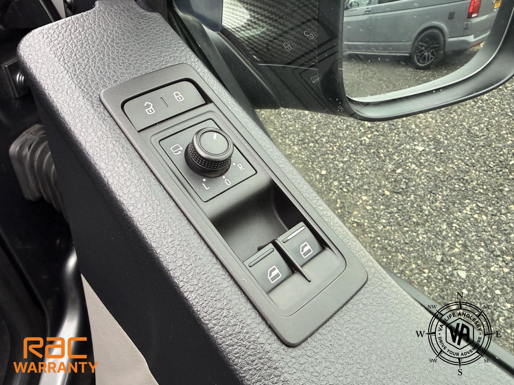 Volkswagen Transporter  2.0 BiTDI T32 BlueMotion Tech Highline Kombi Double Cab 5dr Diesel DSG FWD SWB Euro 6 (s/s) (204 ps)