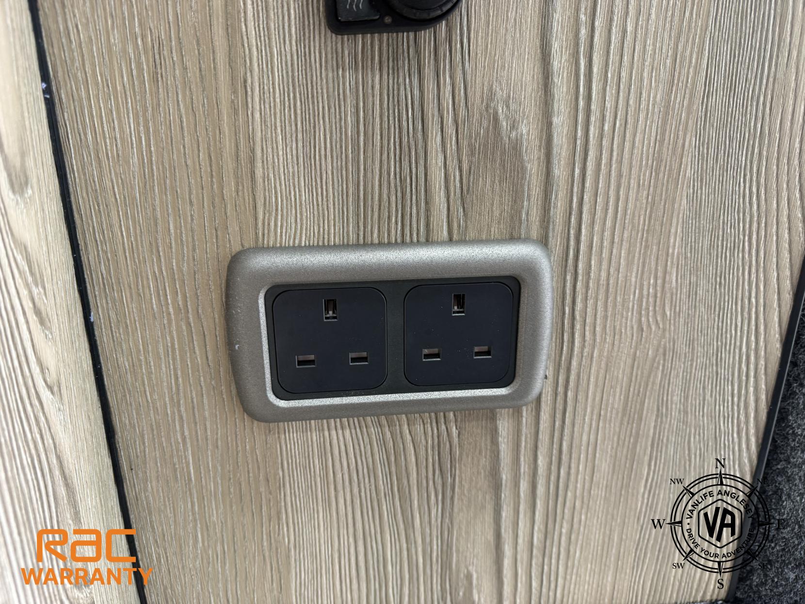 Volkswagen Crafter Diesel heater-Toilet-Sink-Hob-Fix bed-Wardrobe-Overhead lockers- Aircon