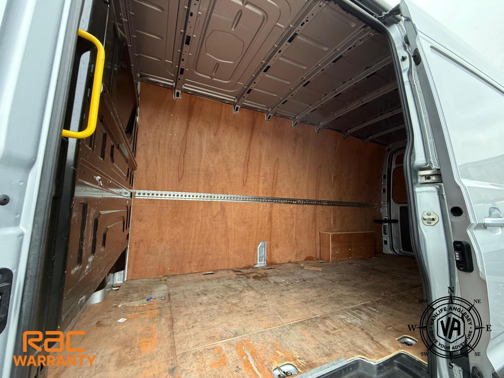 Volkswagen Crafter 2.0 FWD 2.0 TDI 140 LWB Panel Van