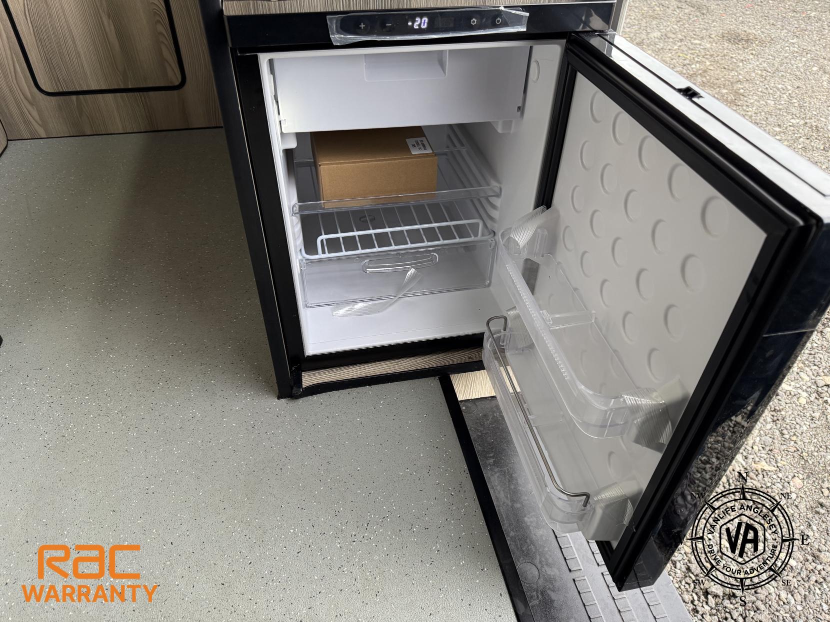 Volkswagen Campervan Diesel heater-toilet-sink hob-fix bed-wardrobe-overhead lockers 