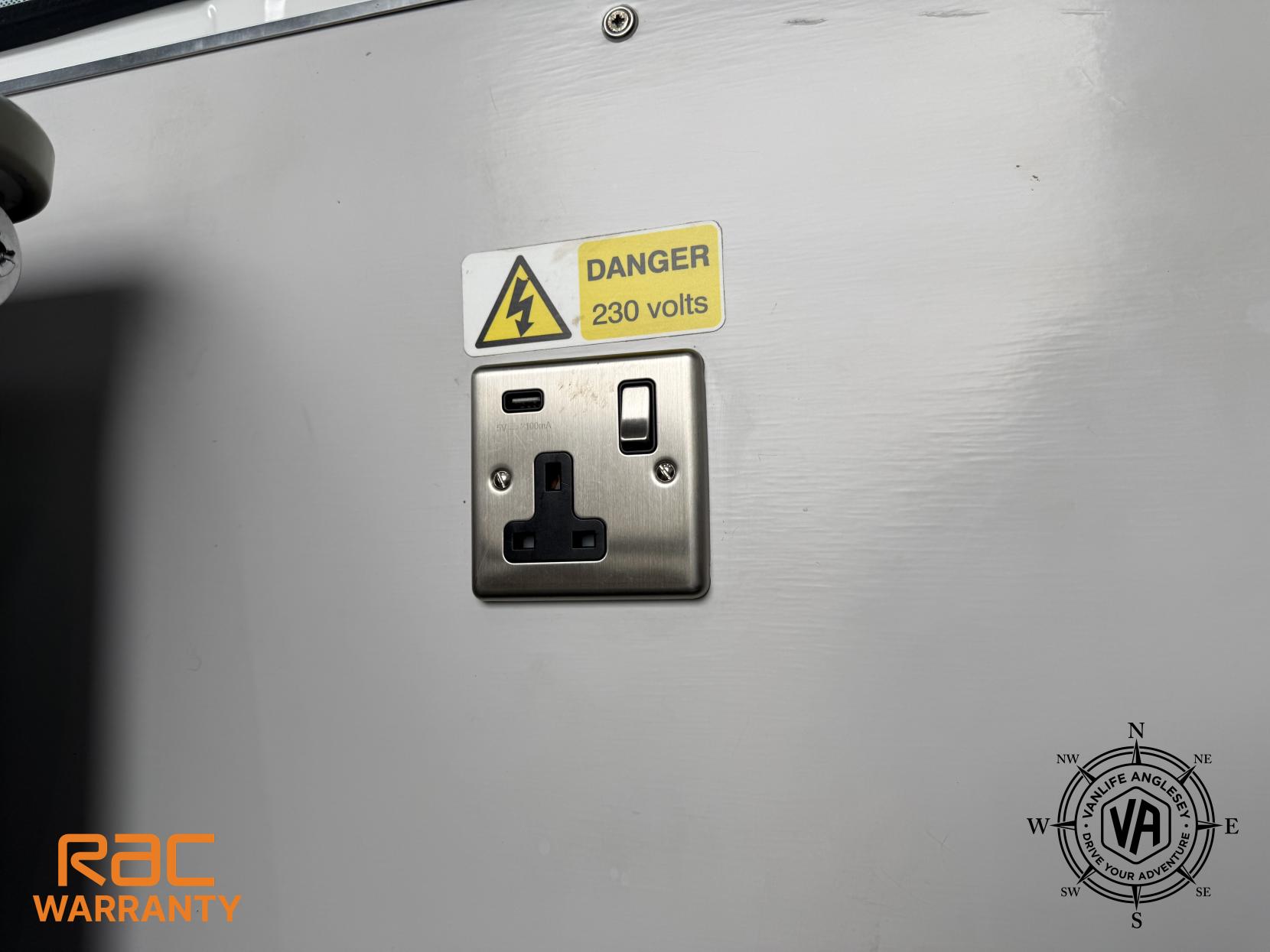 Volkswagen Crafter 2.0 TDI CR35 BlueMotion Tech Trendline Panel Van 5dr Diesel Manual FWD MWB High Roof Euro 6 (s/s) (140 ps)